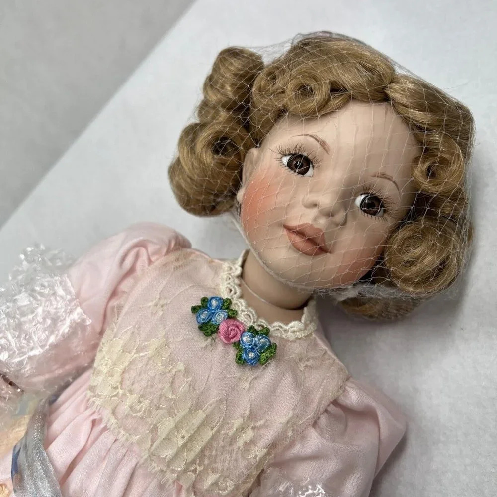 1998 Ashton-Drake "Melissa" Porcelain Doll Victorian Vanity Collection w/ Stool - Picture 4 of 9